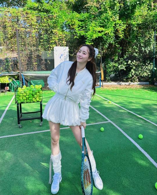 홍수아 테니스 룩