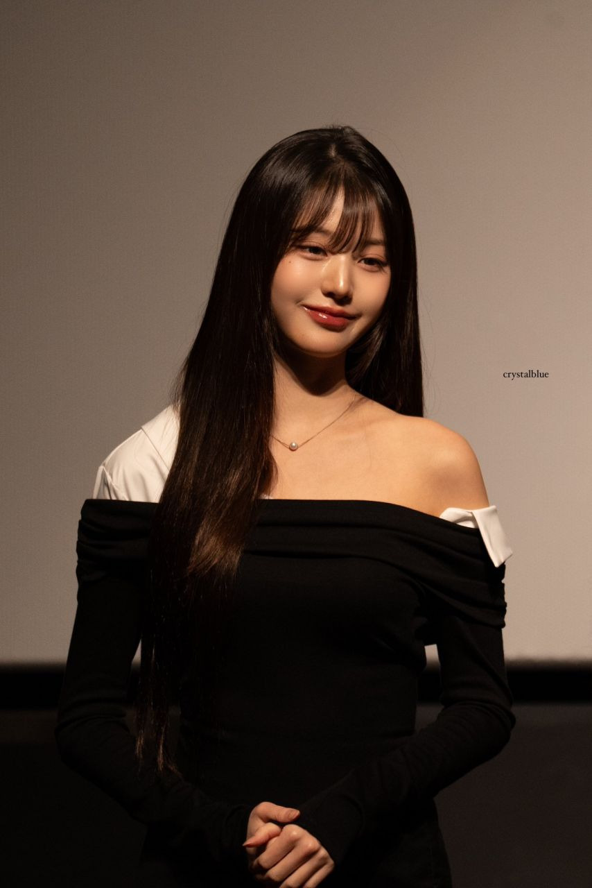 아이브 장원영 은근한 골반 + 허벅지가 드러나는 타이트한 검정원피스