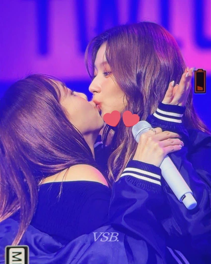 장난치다가 진짜 키스해버린 트와이스 사나♥나연 요망한 엉벅지