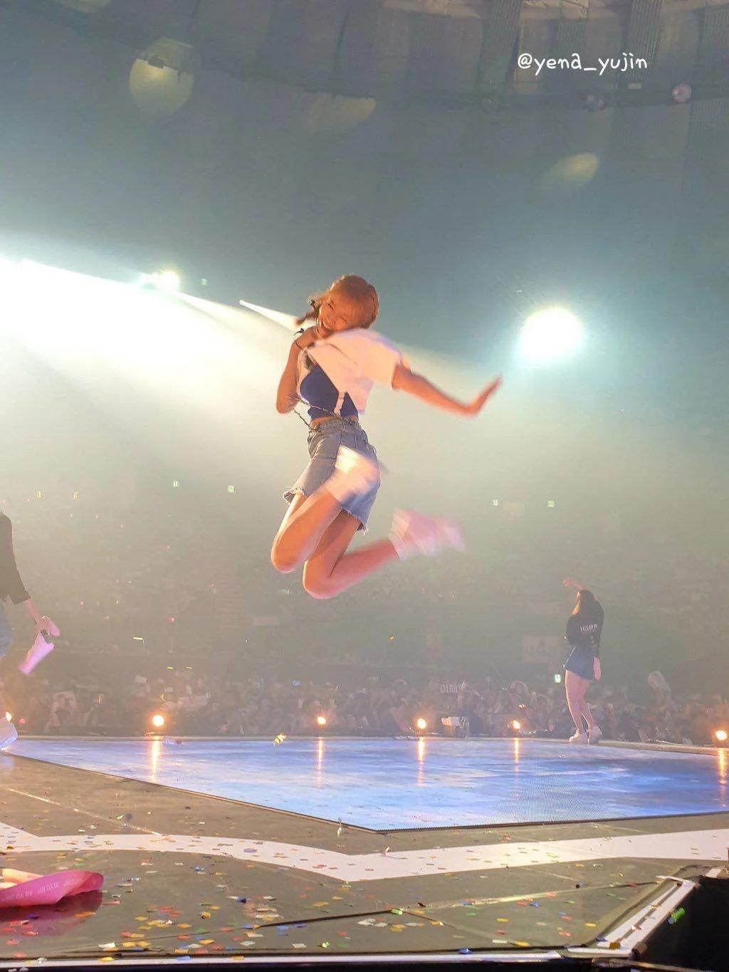 아이브 안유진의 독보적 점프력