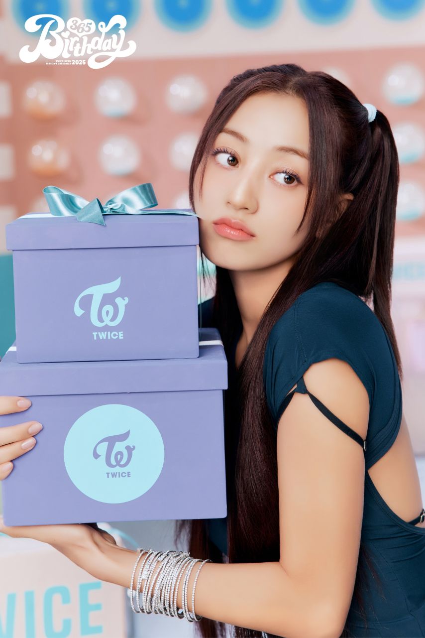 트와이스 지효 TWICE JAPAN SEASON’S GREETINGS 2025 “Birthday365”