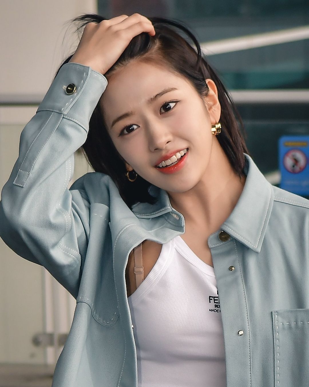 머리 넘기는 아이브 안유진 살짝 보이는 브라끈이 ㅗㅜㅑ