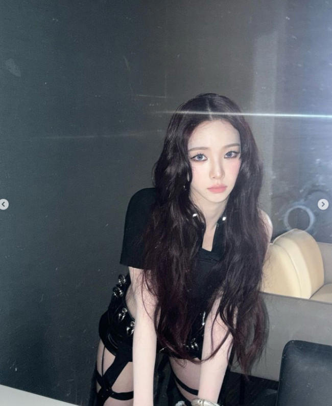 카리나 뇌쇄적인 눈빛