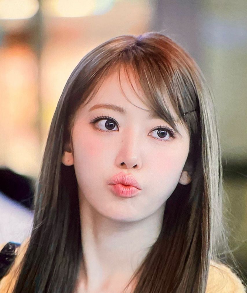 [르세라핌] 공항에서 손 흔드는 미야와키 사쿠라