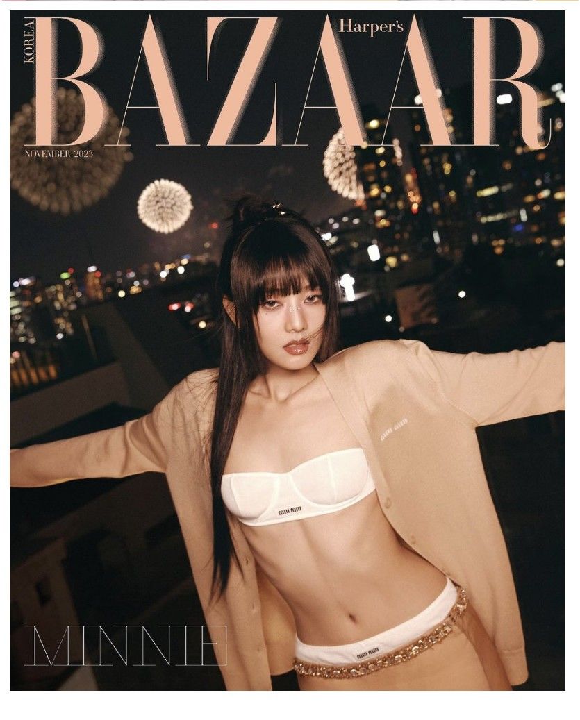 한뼘 사이즈의 흰 브라를 착용한 아이들 민니