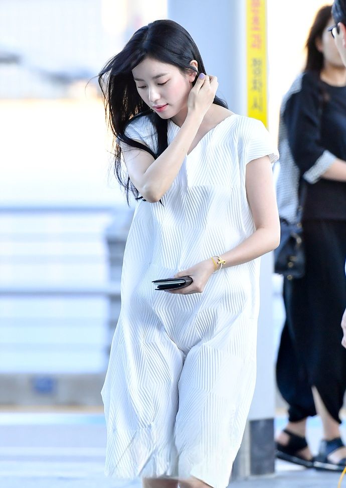 순백색 원피스 한효주