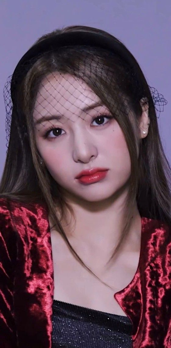 LE SERAFIM 허윤진