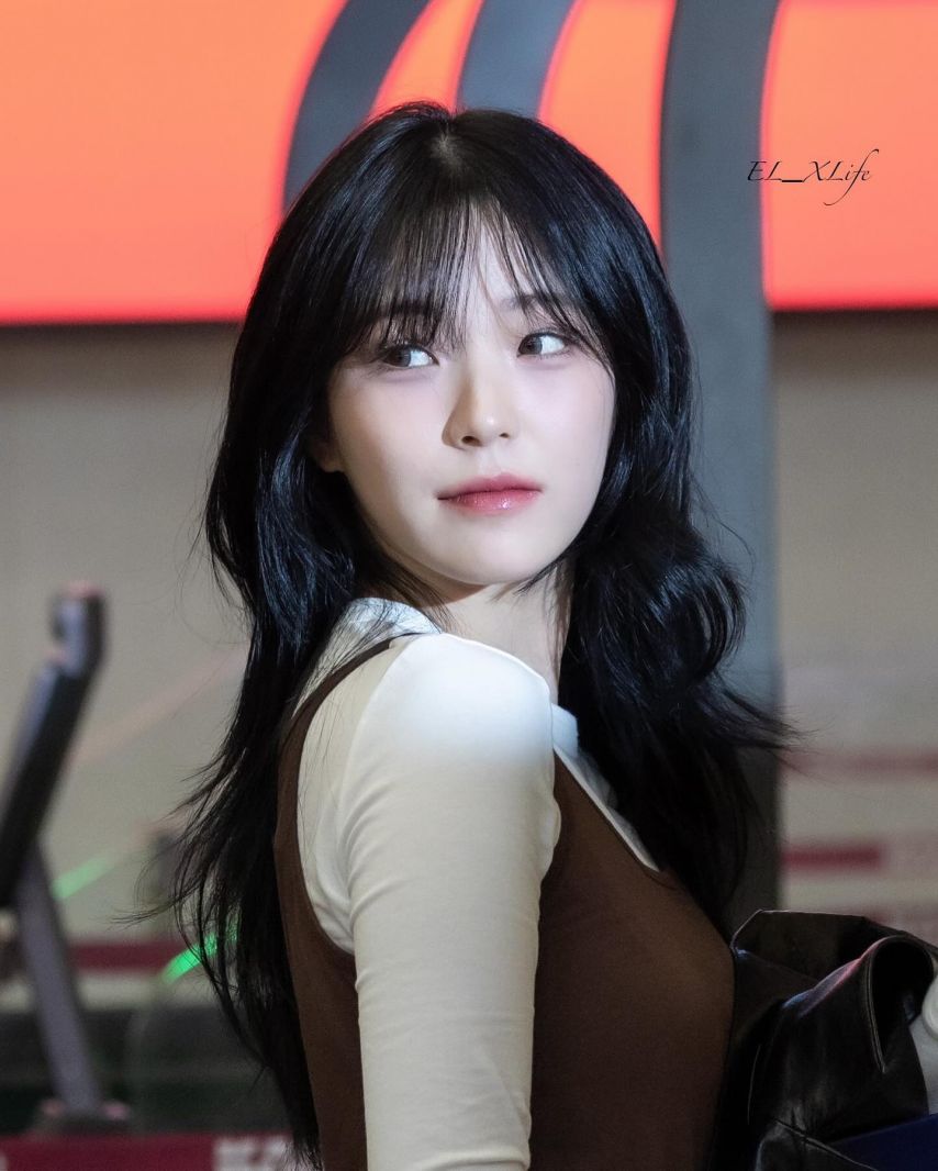 오늘자 오사카로 출국하는 백지헌(프로미스나인)