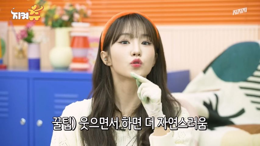 토크하는 우아 나나 옆 모습