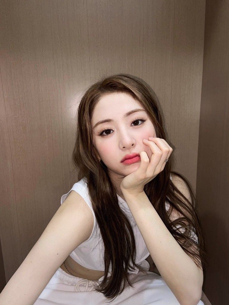 LE SERAFIM 허윤진