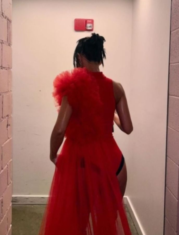 히여튼 이상하게 해다니는 효린.jpg