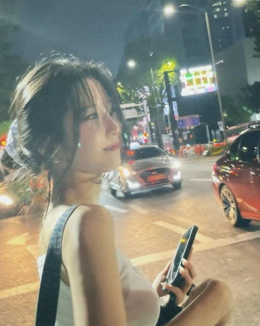 프로미스나인 백지헌 여친짤 하늘색 끈나시 뽀얀 가슴골 레전드