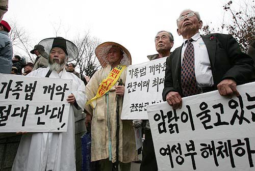 불과 20년전 성인들의 가르침 "암탉이 울면 집안이 망한다"