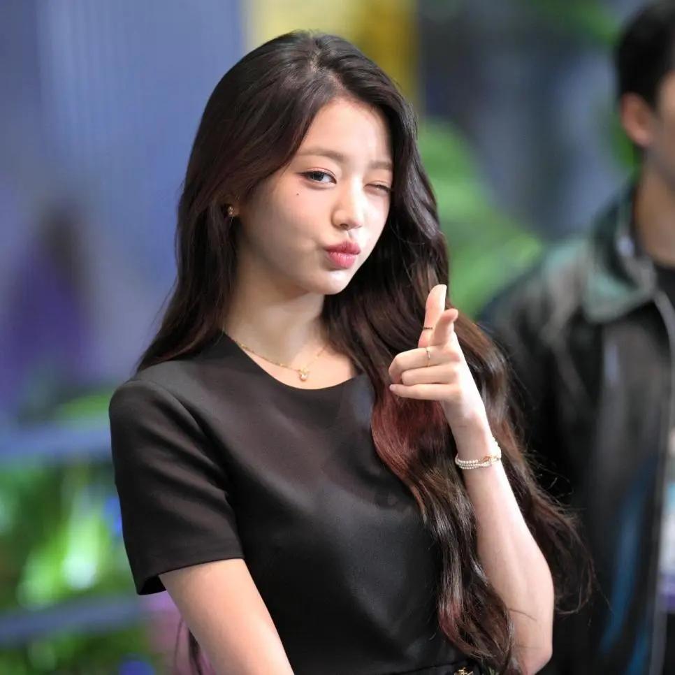 [아이브] 지스타에 나타난 장원영 공주님 미모 ㄷㄷ