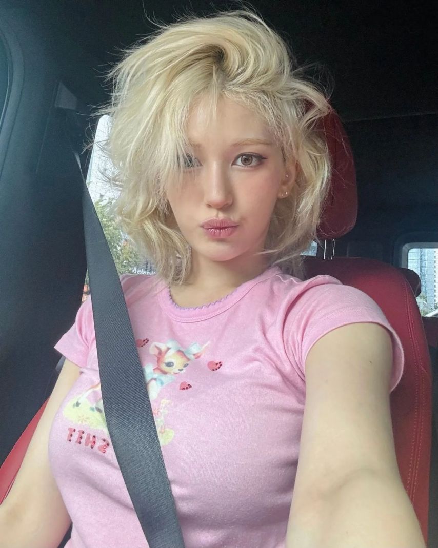 유정이와 잔망스럽게 춤추는 전소미 묵직한 핑크 반팔티 가슴 볼륨