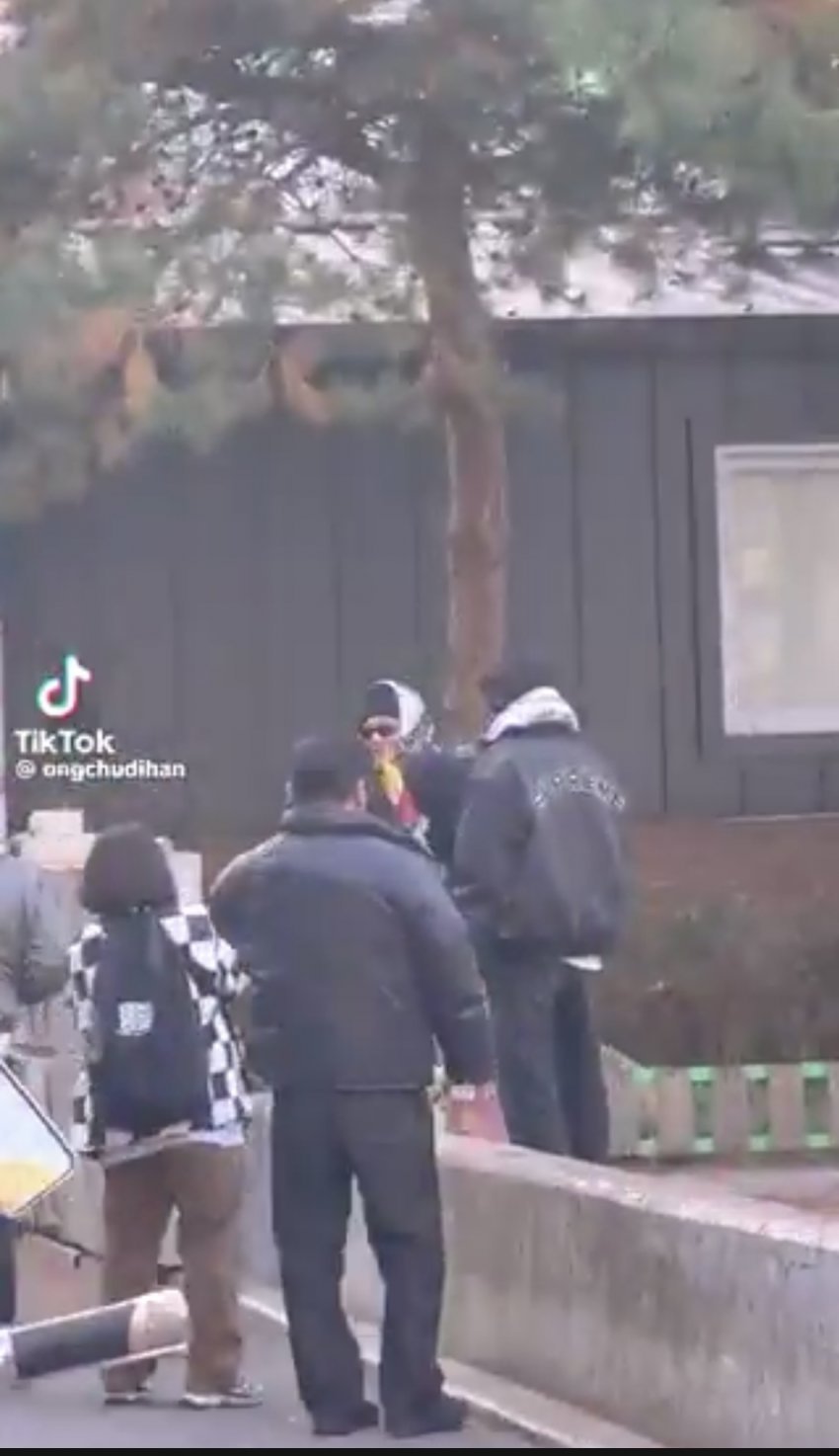 이번주 동묘에서 촬영한 듯한 지드래곤