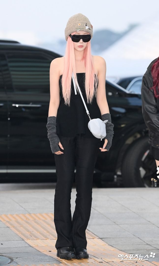 훤히 드러난 어깨 에스파 지젤