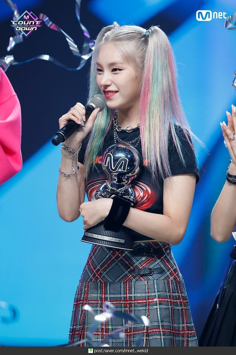 ITZY 황예지.jpg