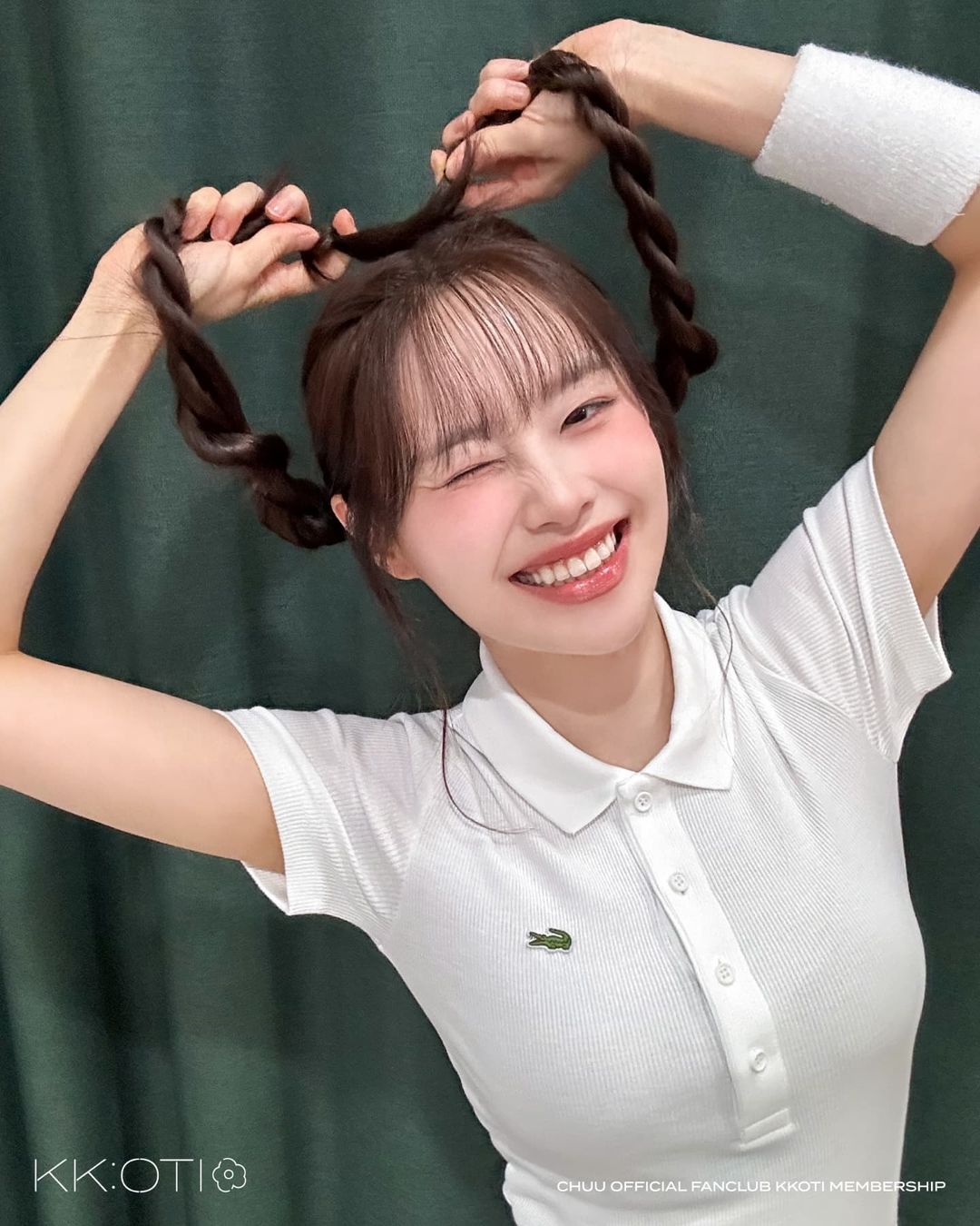 양갈래 머리 츄..브라 은근히 비치는 화이트 테니스복