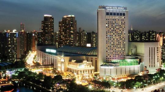 [속보]롯데호텔월드서 페인트칠 중 추락해 작업자 1명 사망