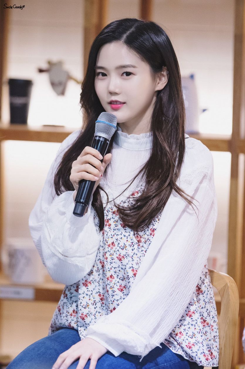 오마이걸 효정.jpg