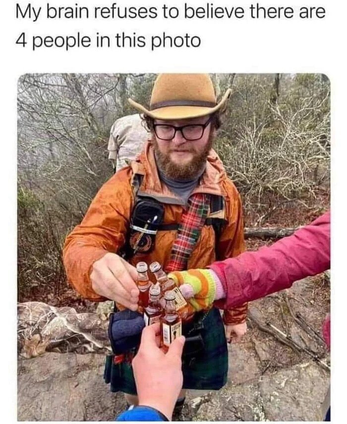 산에서 알록달록한 옷 입어야하는 이유 ㄷㄷ