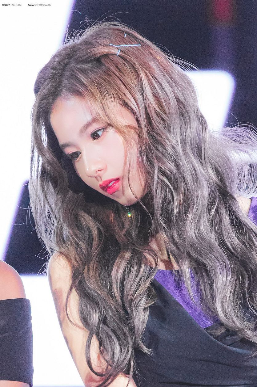 트와이스 사나.jpg