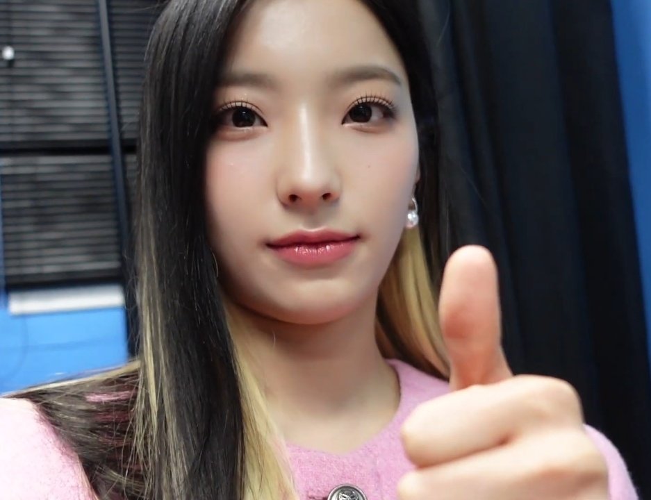 프로미스나인 새롬