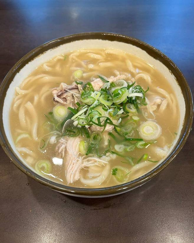 뜨끈한 칼국수 한그릇 때려