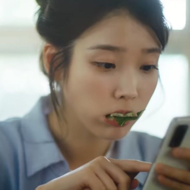 오물오물 아이유