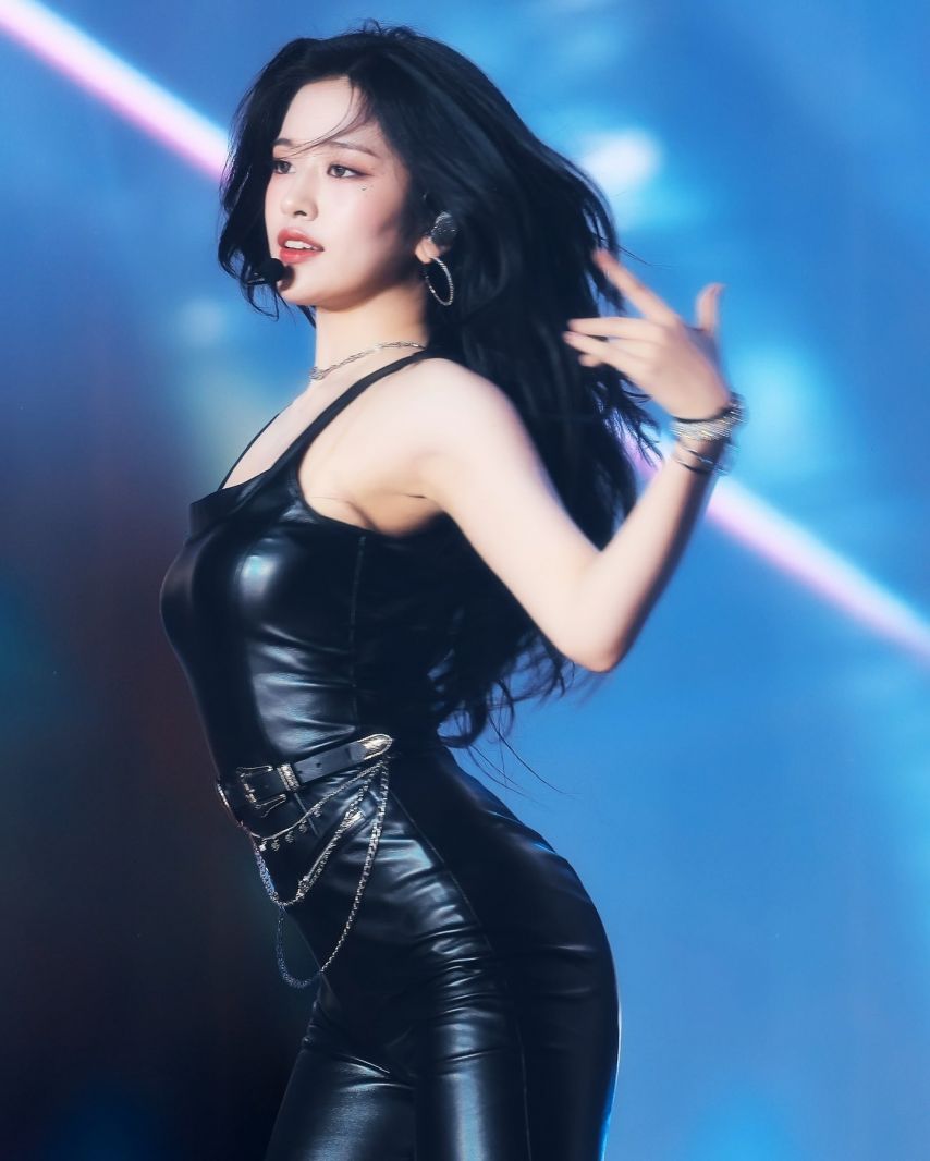 콘서트에서 섹시한 안무 아이브 안유진