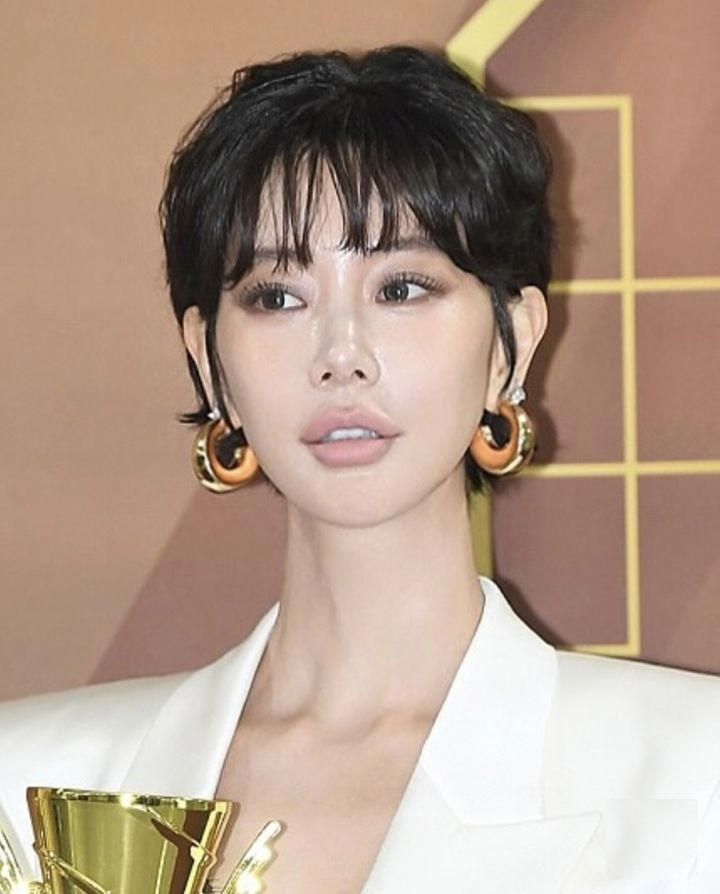 입술 성형의혹 불거진 클라라 최근