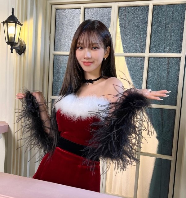 산타 옷을 입은 카리나