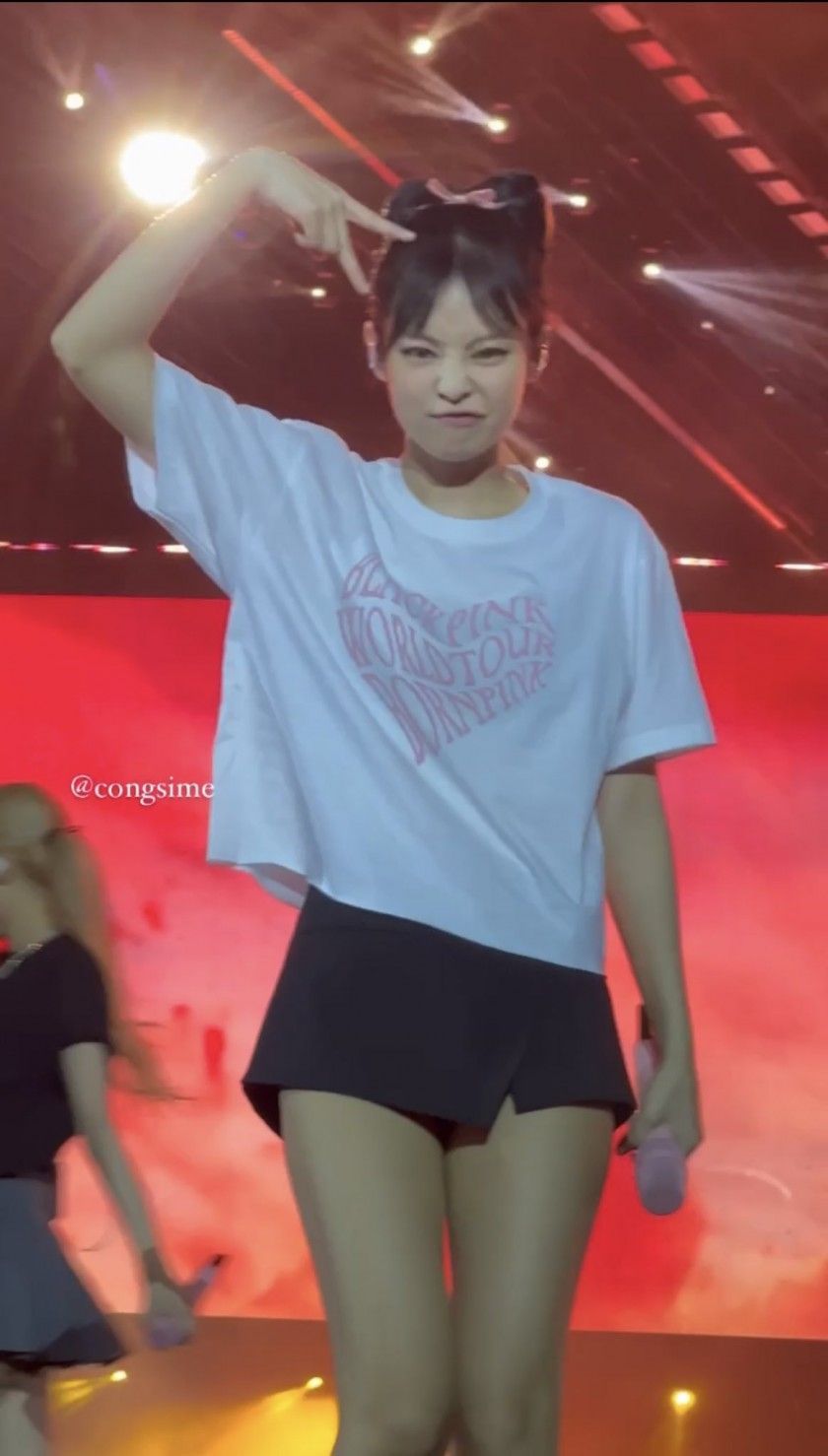 끈 홀터넥 핫팬츠 블랙핑크 제니 엉밑살