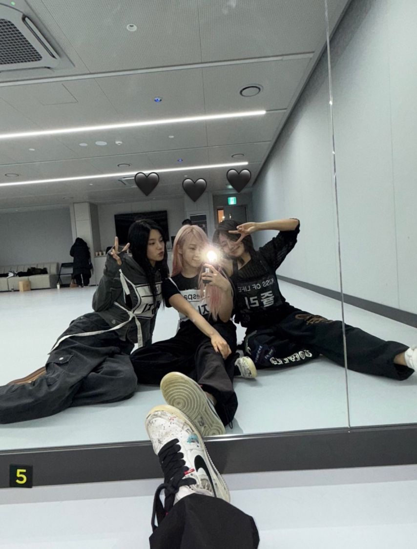 있지(ITZY) 예지 인스타 스토리 (에스파 지젤,키오프 쥴리).jpg