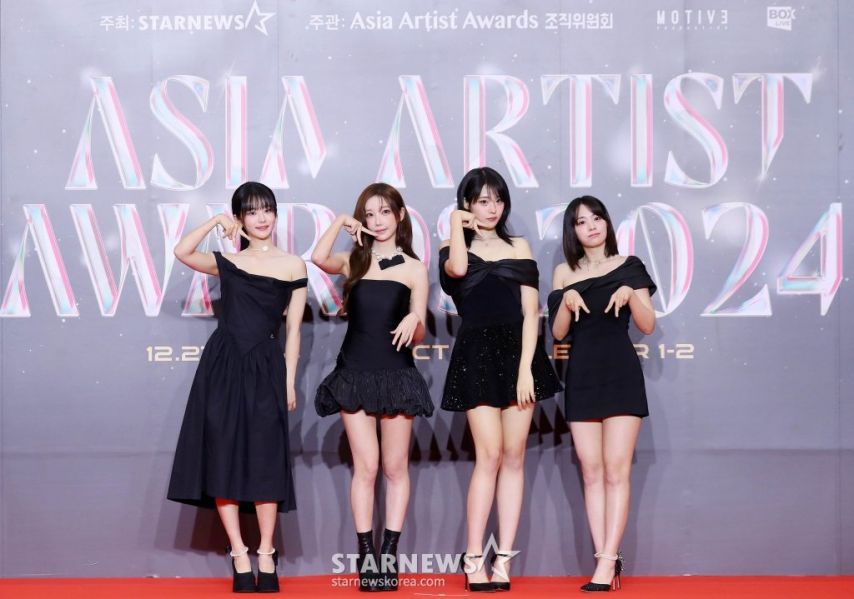 QWER AAA 2024 레드카펫