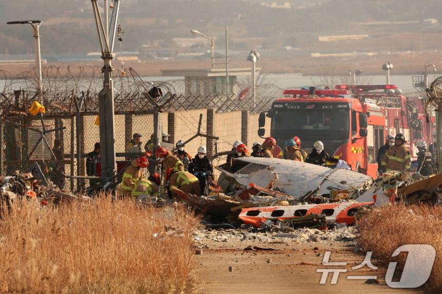 생존자 찾는 현장사진이라는데..