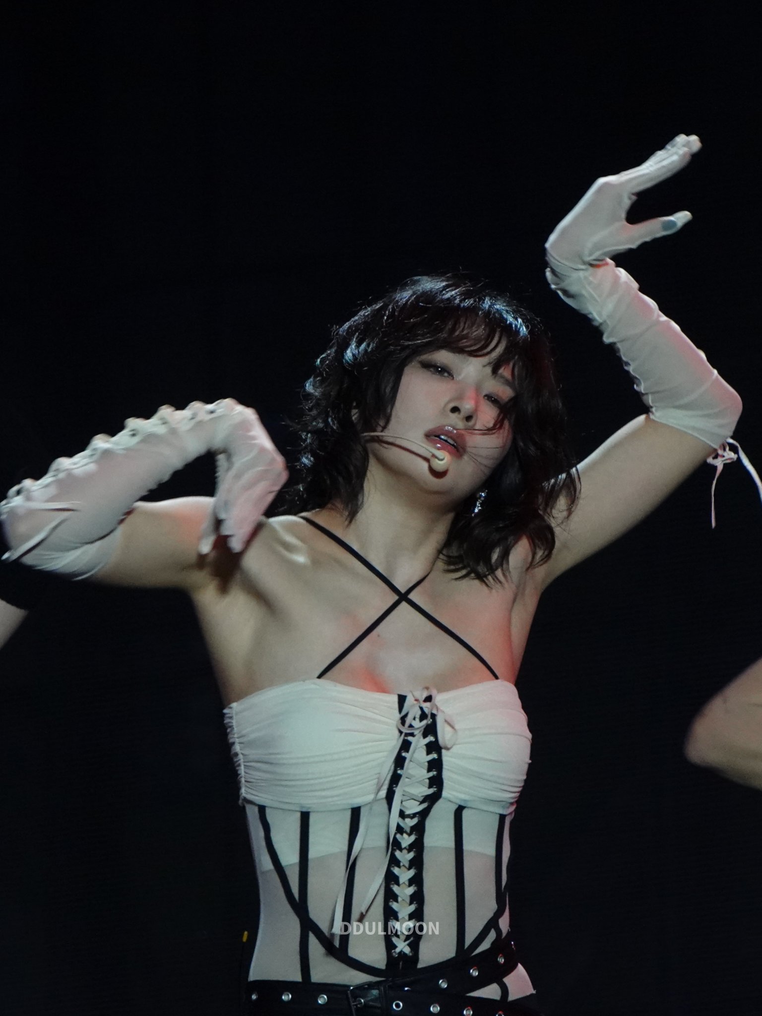 가슴라인이 아슬아슬한 끈홀터넥 란제리룩 슬기 윗슴골 야드랑이