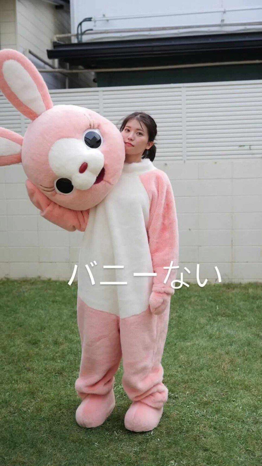 ㅇㅎ) 가운데가 터져버린 개구리 인형탈 누나