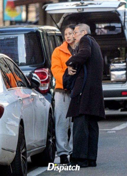 [단독] 김민희, 임신 6개월 포착…홍상수, 64살 아빠 된다
