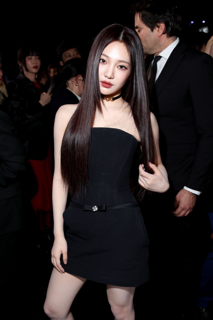 에스파 닝닝 베르사체 원피스 고화질