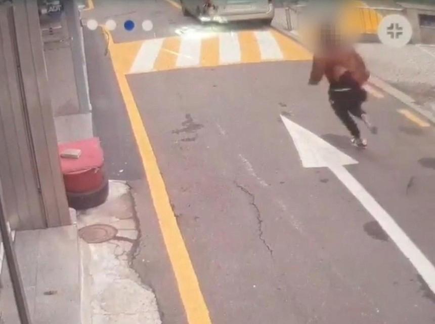 처음 본 여성에 ‘사커킥’… 40대男, 2심도 징역 25년