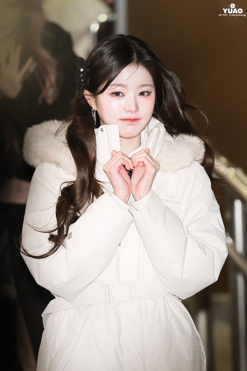 250207 뮤직뱅크 퇴근길 장원영(아이브)