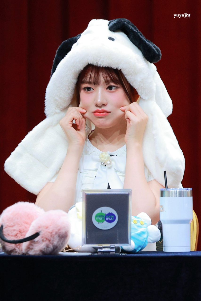 오늘자 귀여운 아이브 안유진