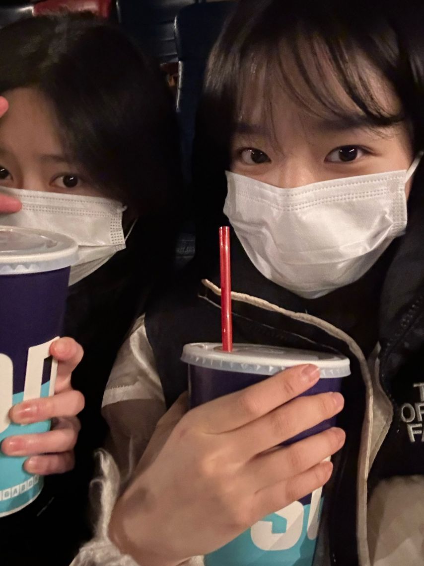 [아이즈원] 둘이 영화 본 조유리 김민주