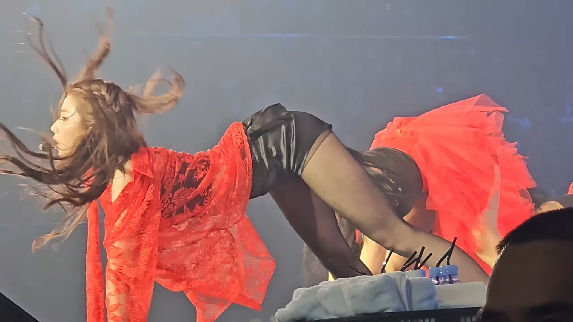 가죽핫팬츠 검스 입고 엎드려뻗쳐 자세하는 사나 뒤태 ㅗㅜㅑ