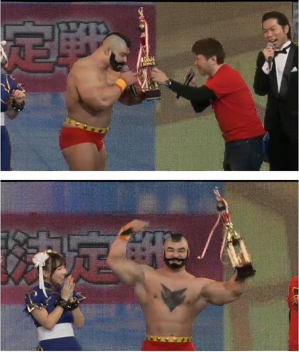 팬티만 입고 춘리 코스프레 대회에 우승한 사람 ㄷㄷ