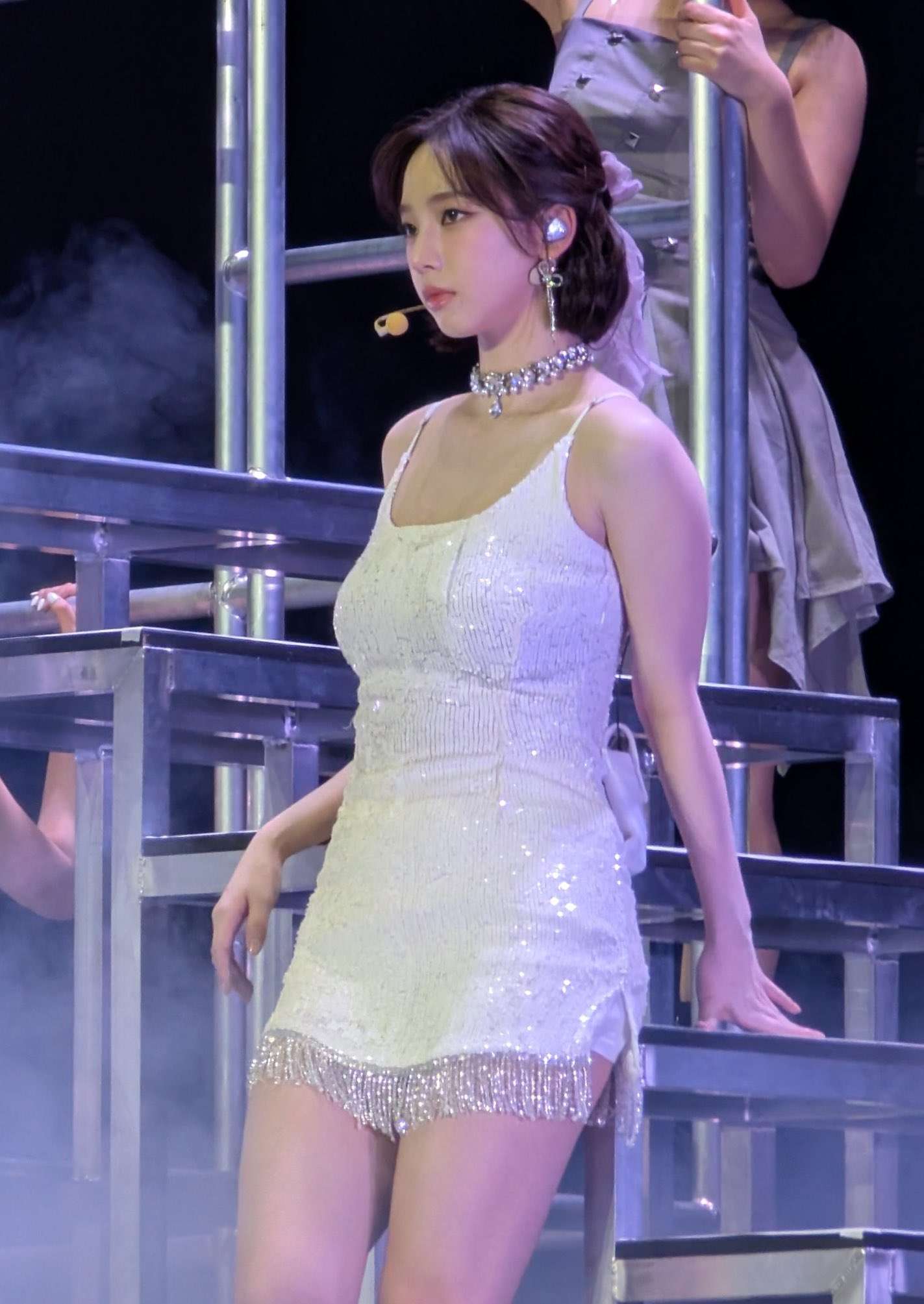 단발 카리나 측면에서 본 묵직한 흑백 바운스 - 에스파 콘서트