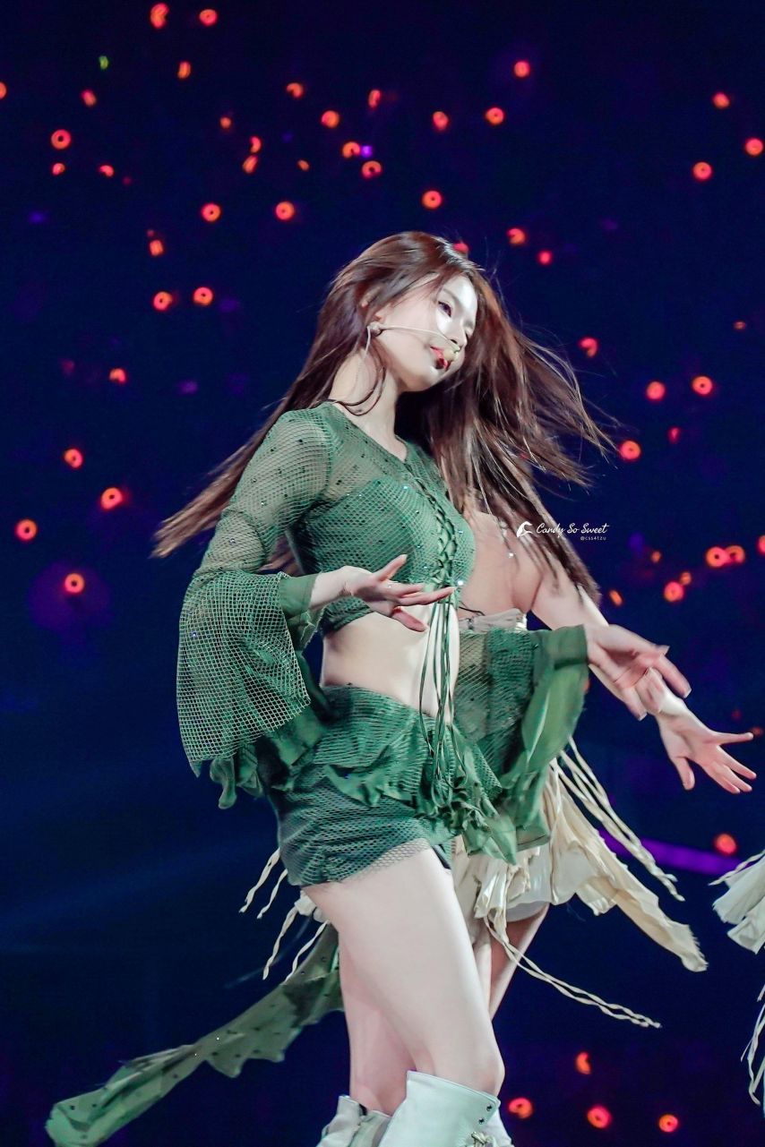 트와이스사나 초록 시스루 도발적인 허리돌림