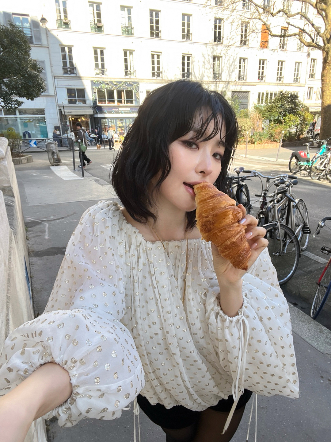 [레드벨벳] 크로와상을 야릇하게 입에 문 슬기 검스 허벅지